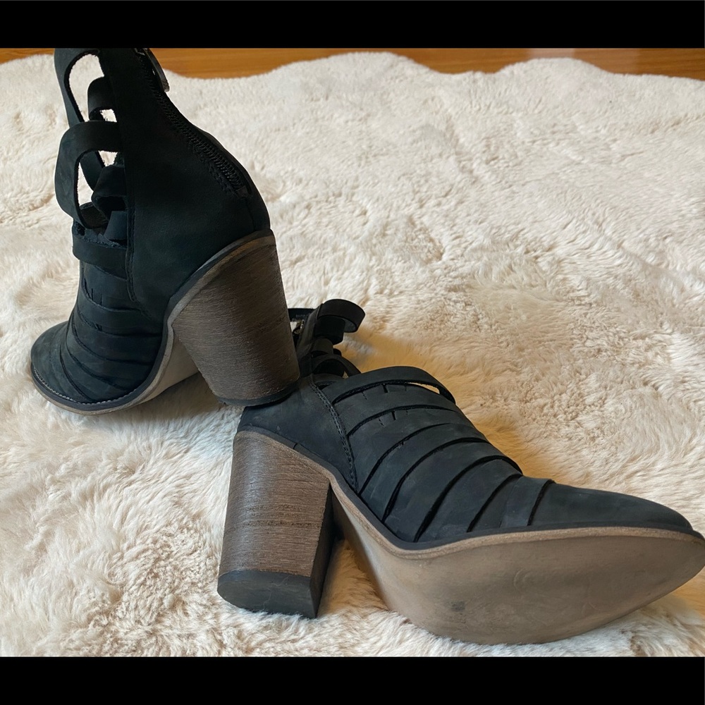 Free people size 38 hybrid boots in good condition.